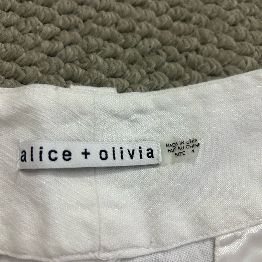 62% linen Alice and Olivia shorts - Picture 5 of 5